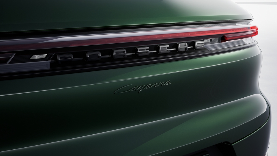 ‘PORSCHE’ logo painted in Black (high gloss) and model designation painted in exterior colour