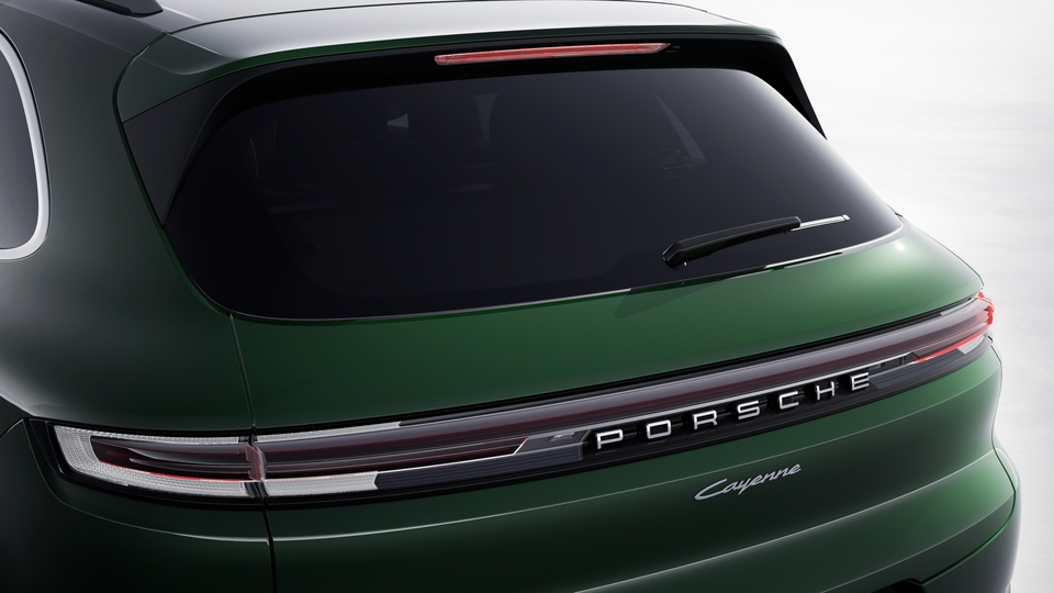 Rear screen wiper trim painted in Black (high-gloss)