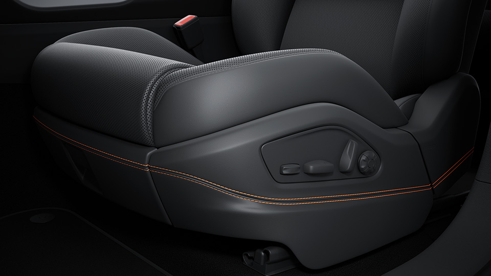 Seat consoles leather front and rear with coloured decorative stitching