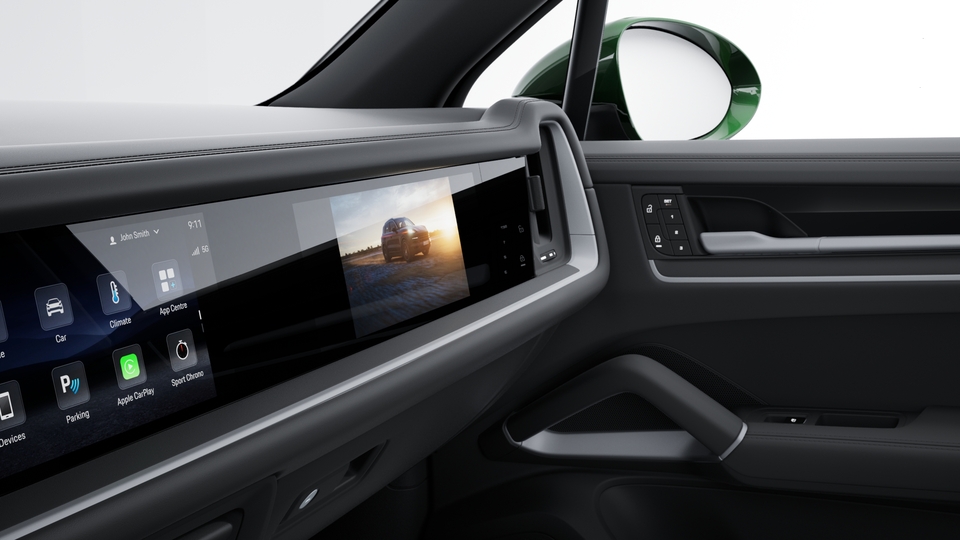 Leather interior package in contrasting interior colour
