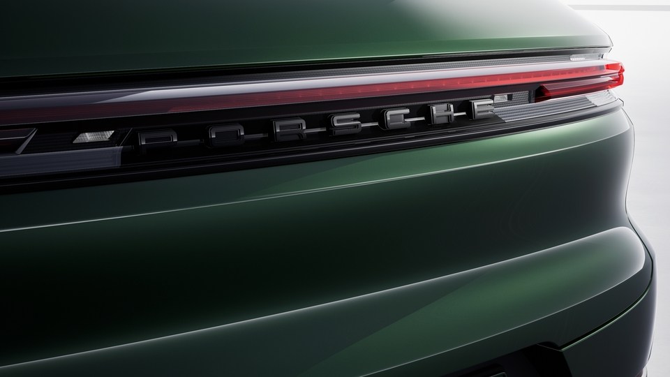 'PORSCHE' logo painted in Black (highgloss) including deletion of model designation