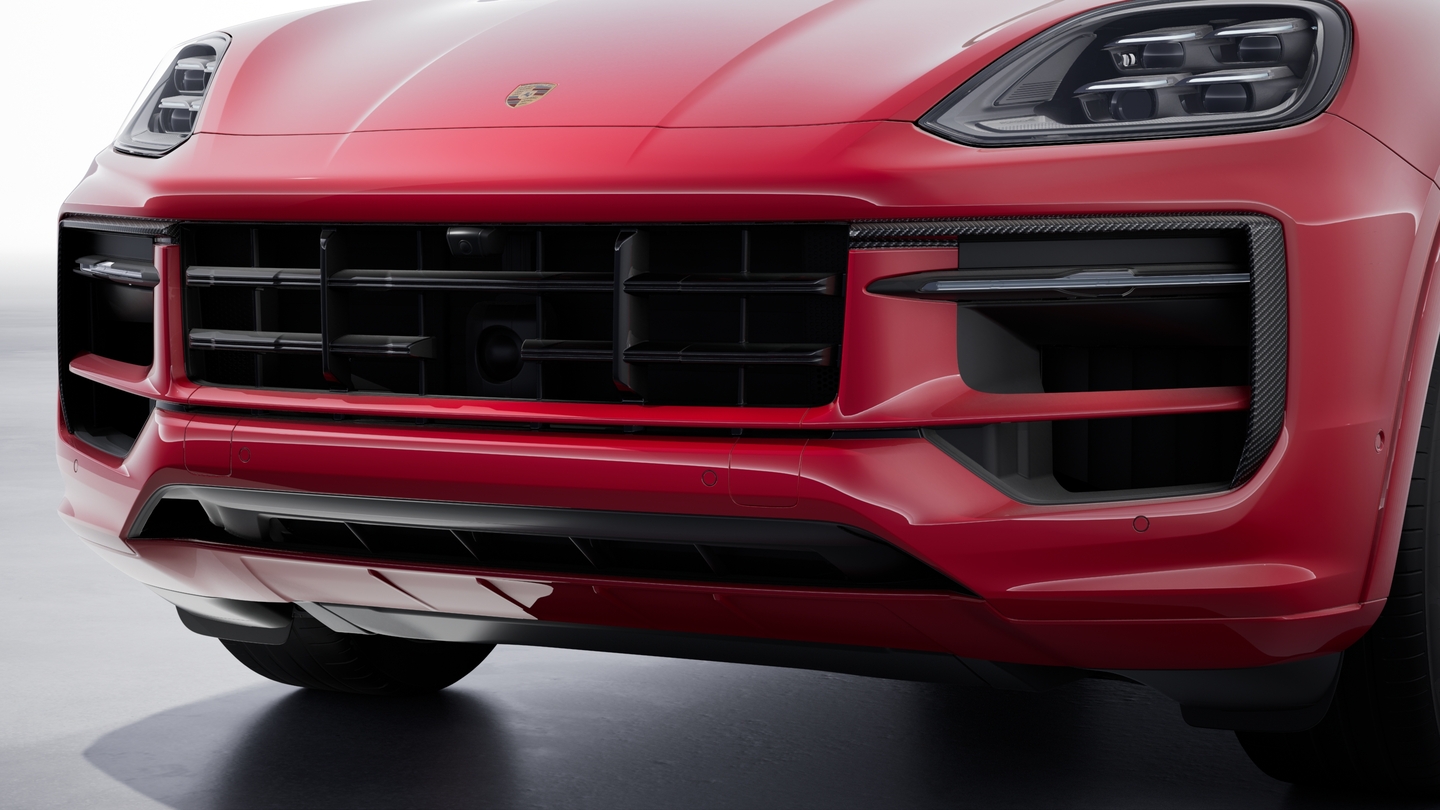 Premium Plus Sport Package in Carbon Fibre