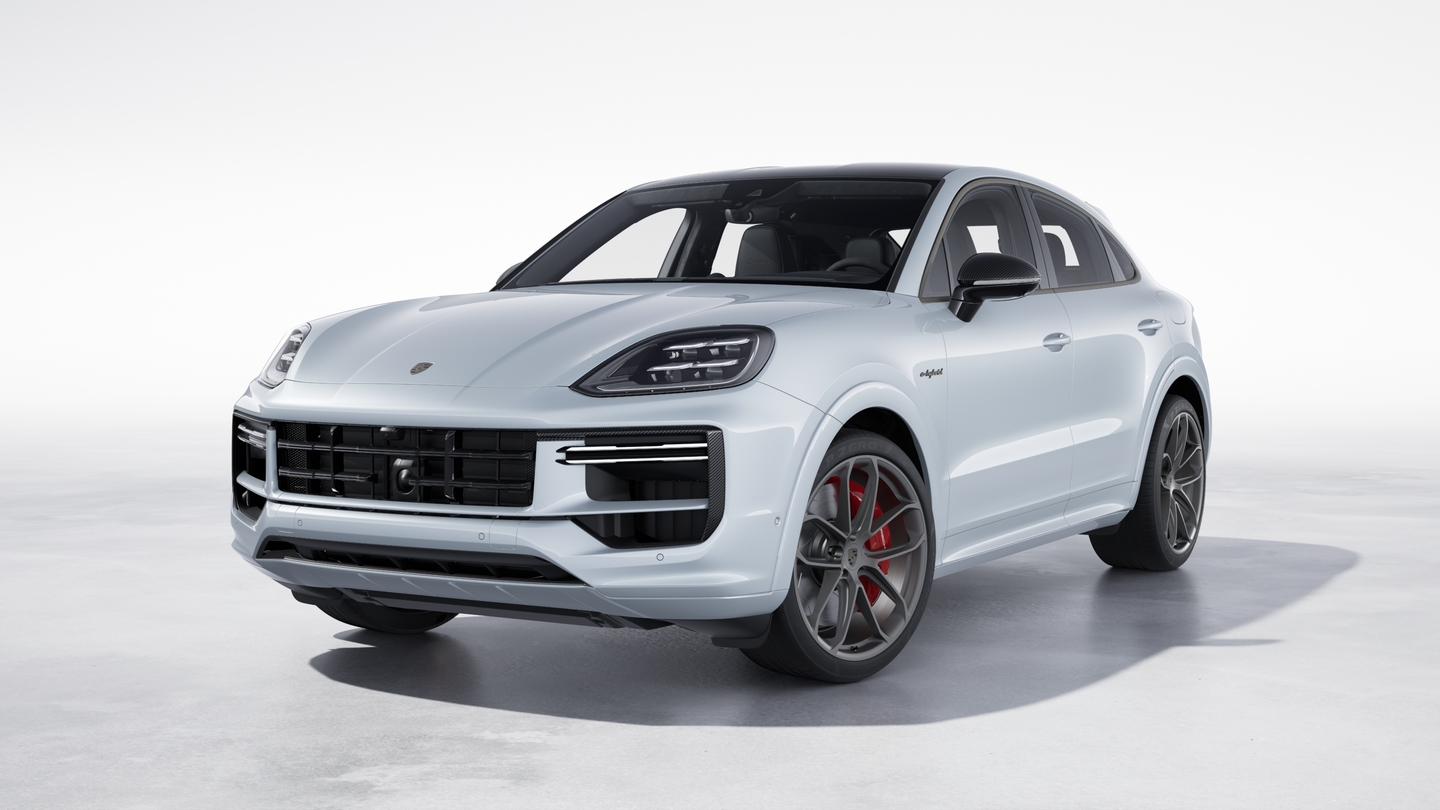 Premium Plus Sport Package in Carbon Fibre