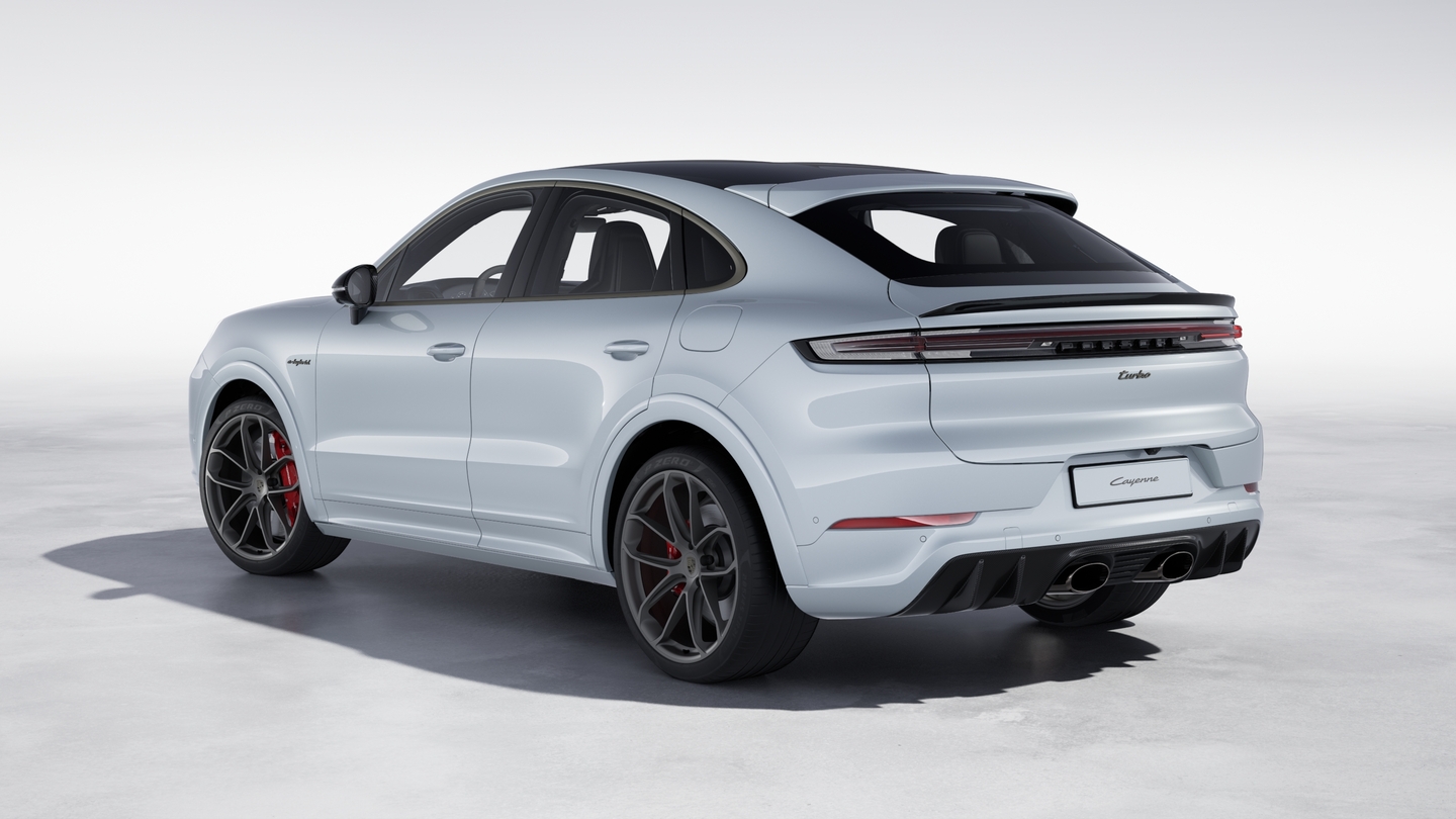 Premium Plus Sport Package in Carbon Fibre