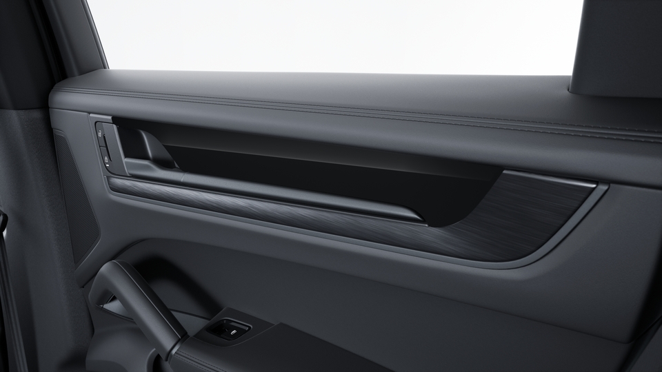 Interior trim in Black brushed aluminium