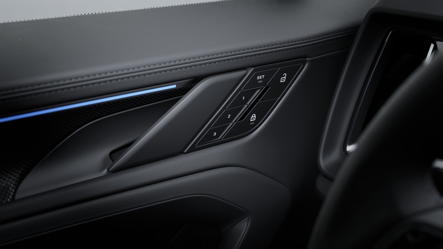 Adaptive sports seats in front (18-Way, electric)