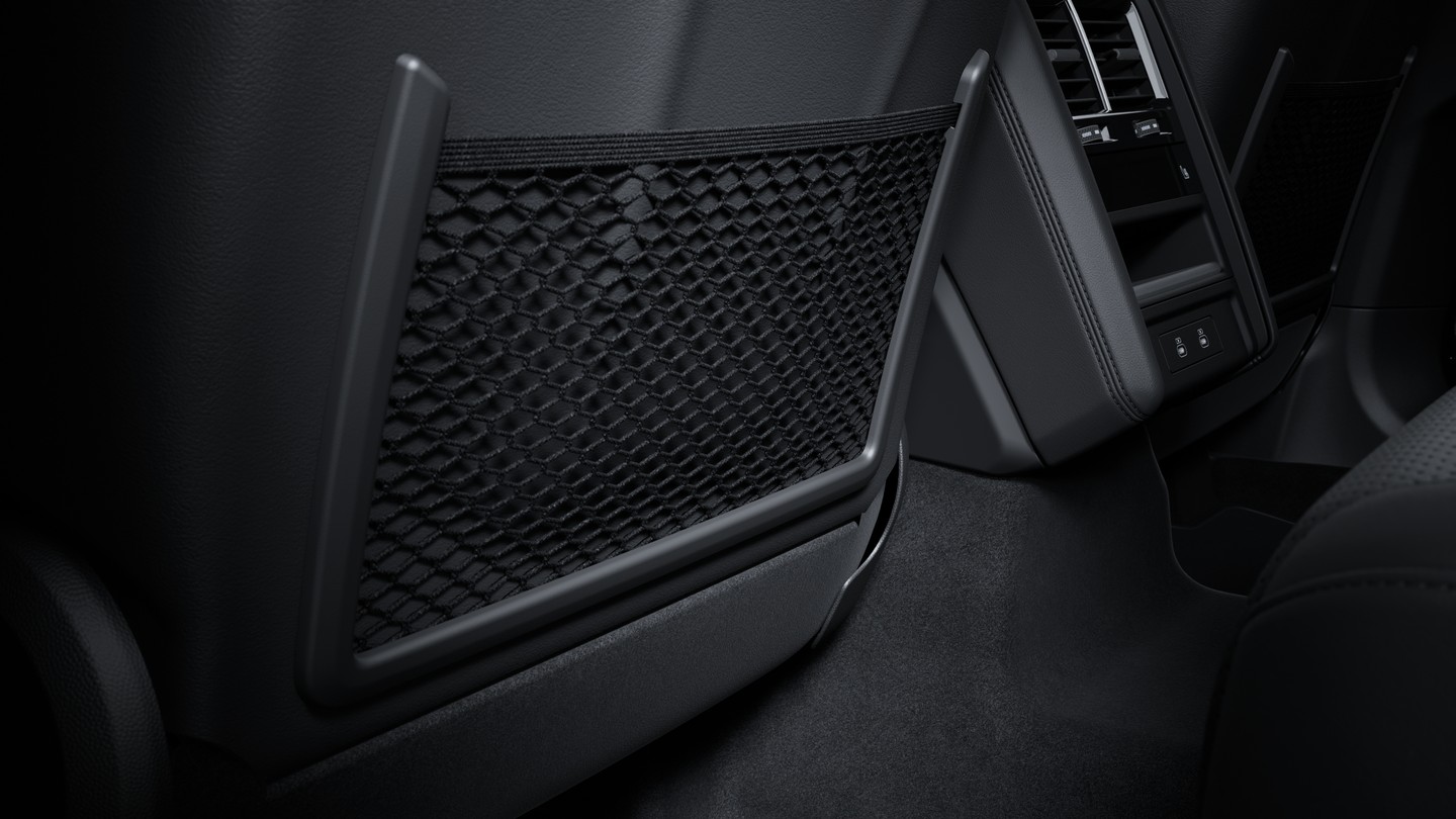 Adaptive sports seats in front (18-Way, electric)