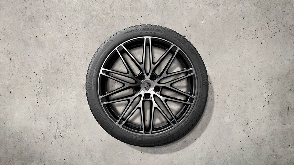 22-inch RS Spyder design winter wheel-and-tyre set, painted in black (high-gloss)