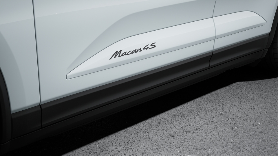 Model designation on sideblades in Black