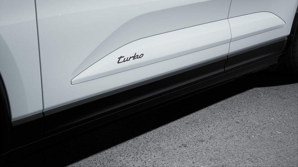 Model designation on sideblades in Black