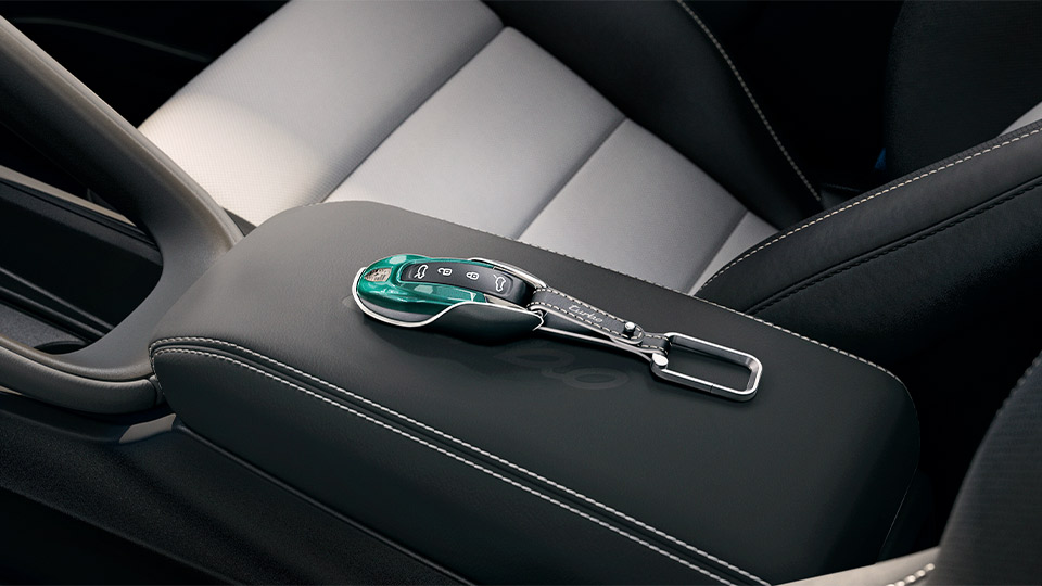 Bespoke vehicle keys with case
