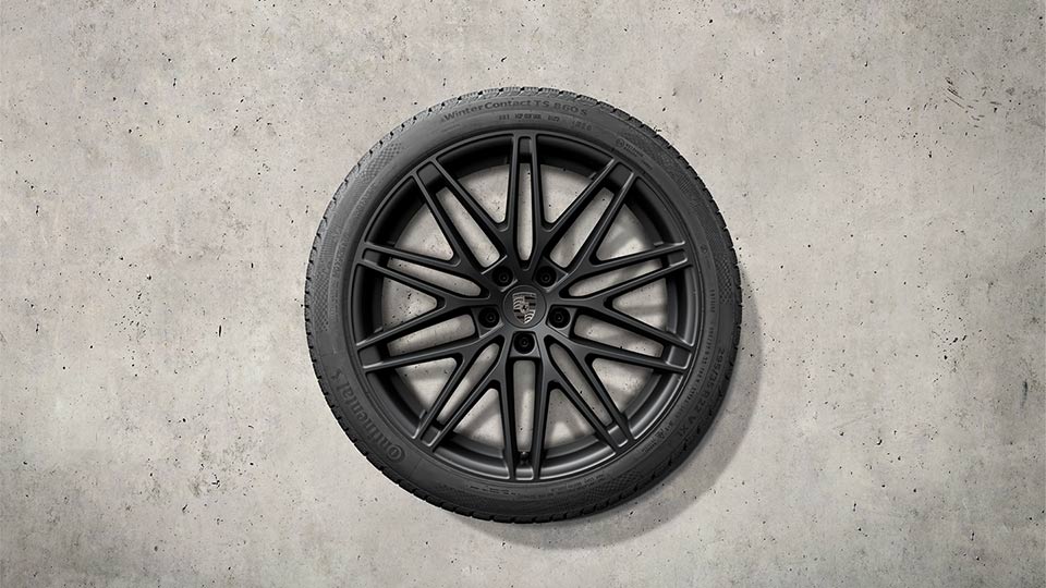 22-inch RS Spyder design winter wheel-and-tyre set, painted in Black (satin-gloss)