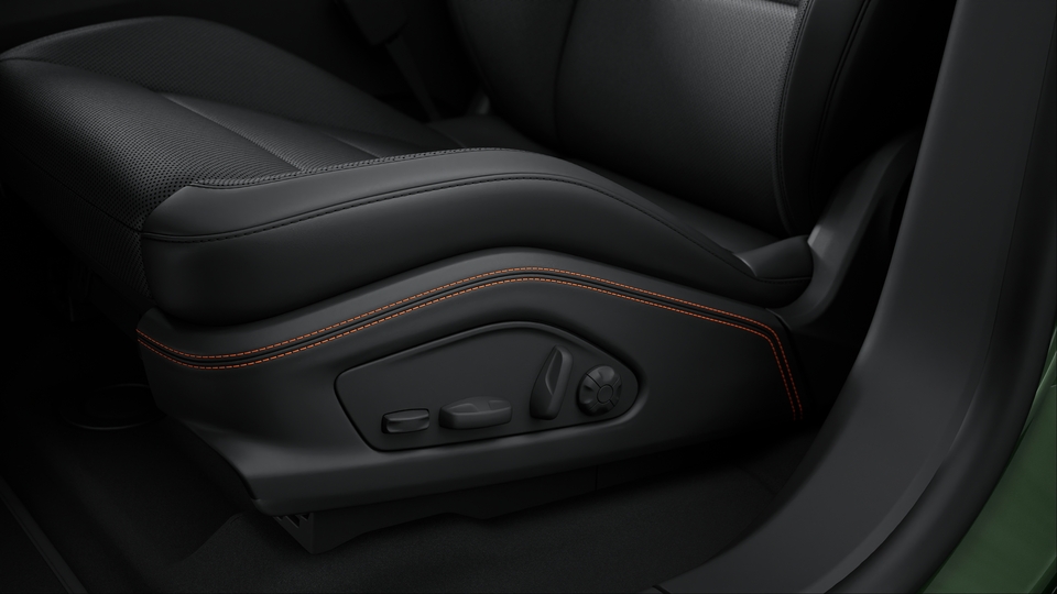 Seat consoles leather with coloured decorative stitching
