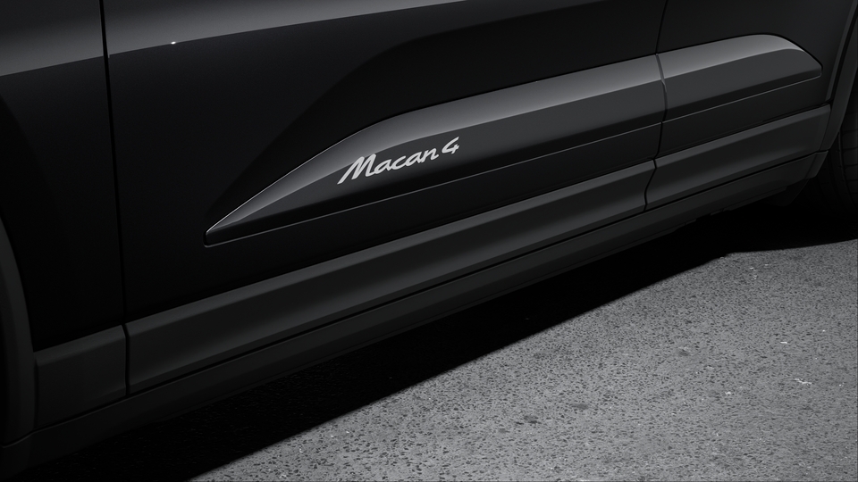 Model designation on sideblades in Silver