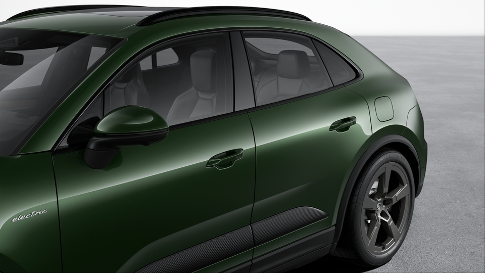 Side window trims in Black (high-gloss)