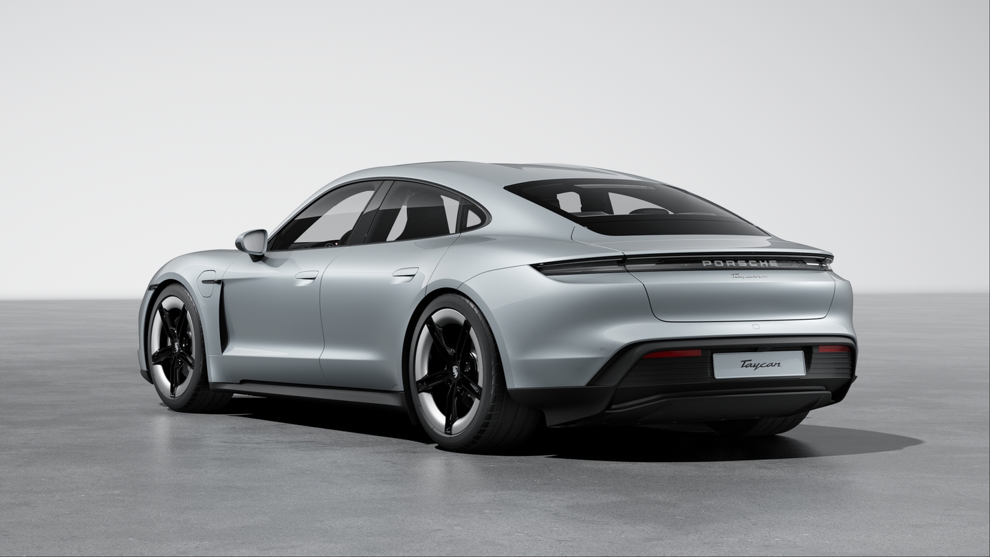 带 “PORSCHE” 标志的条形尾灯