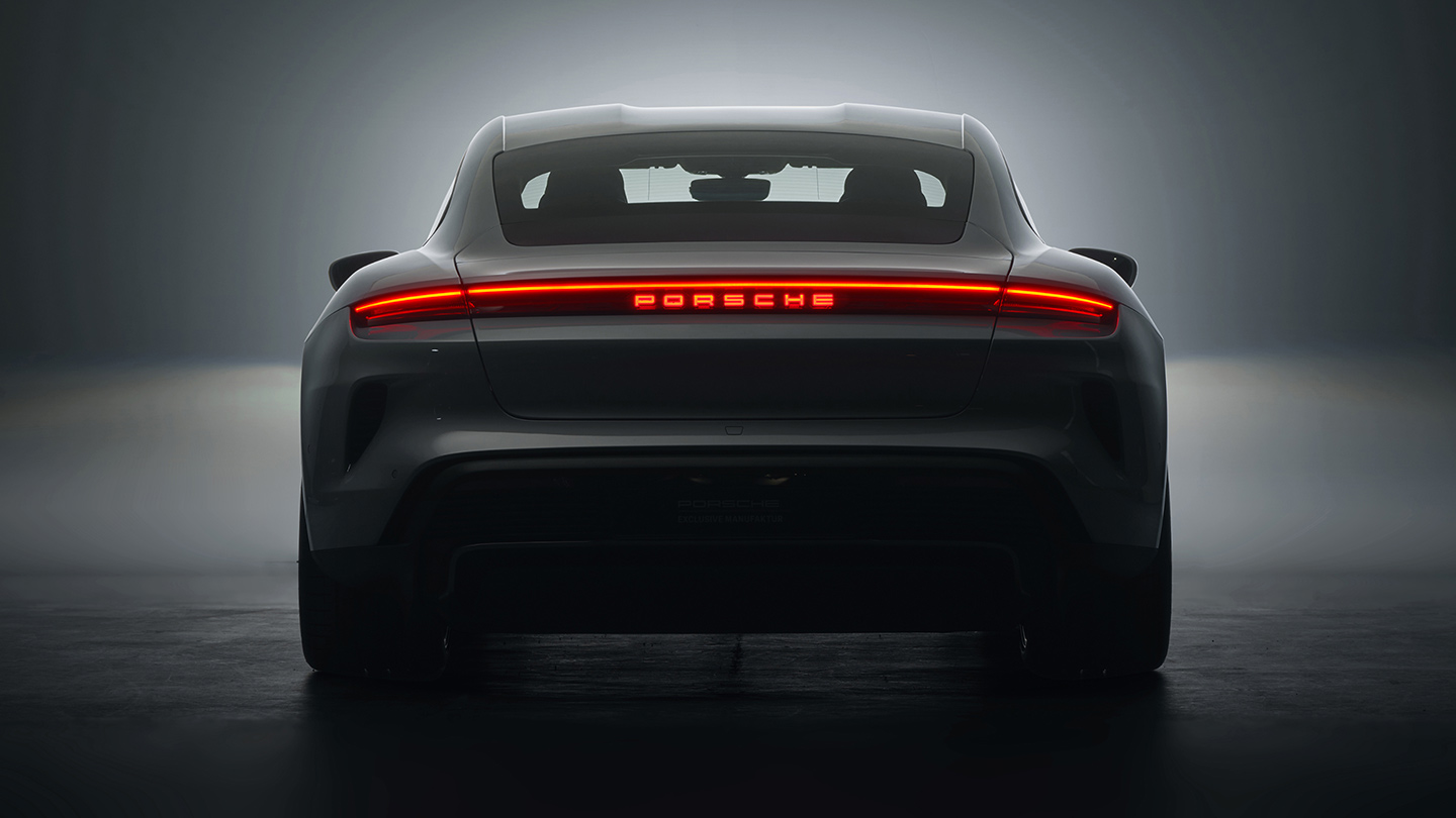 Light strip with illuminated ‘PORSCHE’ logo in Black