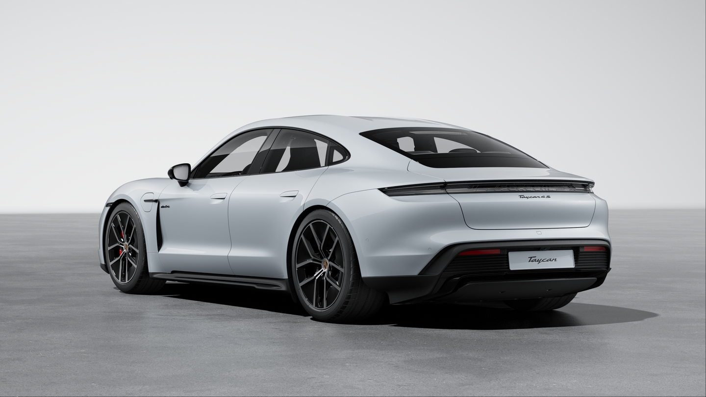 Model Designation and ‘electric’ logo in High Gloss Black