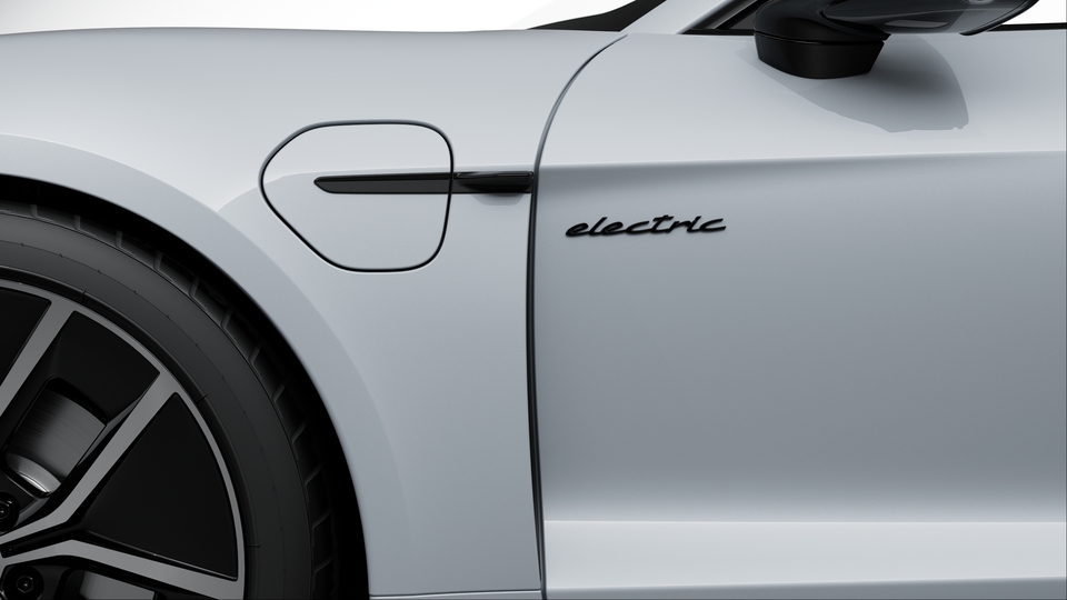 Model Designation and ‘electric’ logo in High Gloss Black