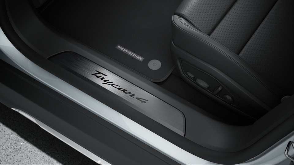 Door sill guards brushed aluminium in Black