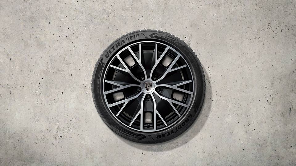 20-inch Taycan Turbo S Aero Design winter wheel-and-tyre set painted in Black (high-gloss)