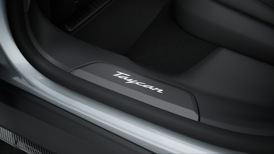 Door-Sill Guards in Matte Carbon Fibre, illuminated