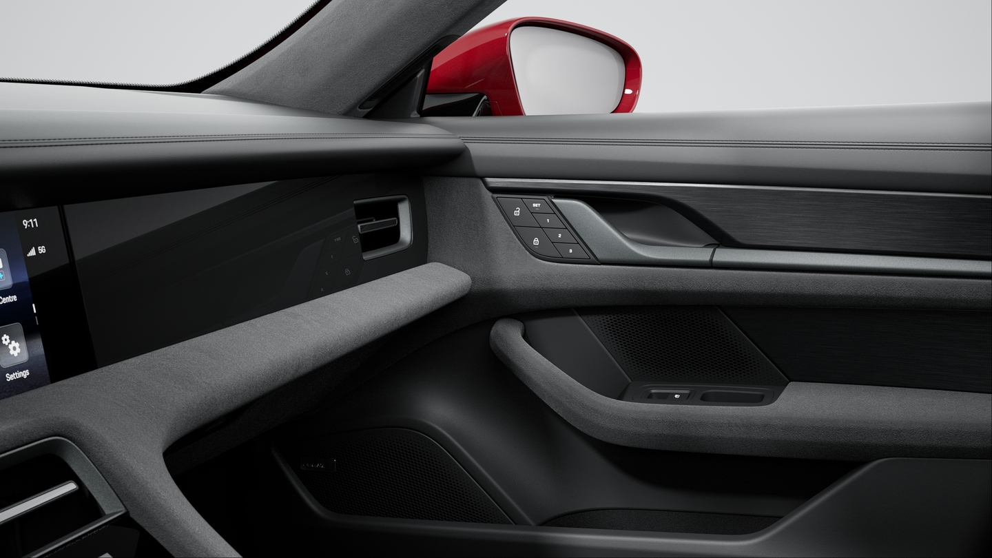 Race-Tex interior with leather Black