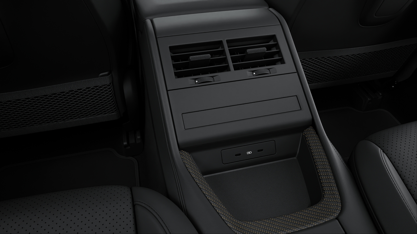 Matt carbon interior package with colour accent in Neodyme