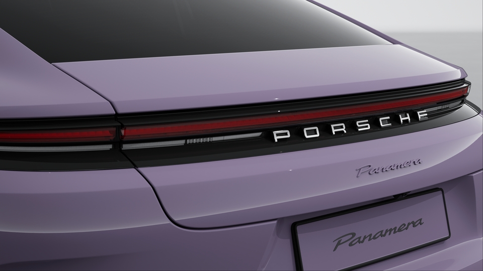 Model designation and ‘executive’-logo painted in exterior colour