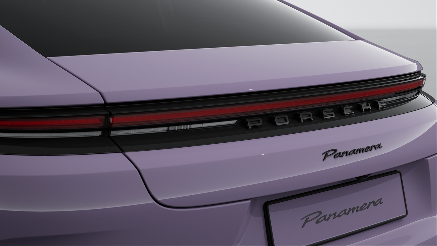 Exterior Package painted in Black (high-gloss)