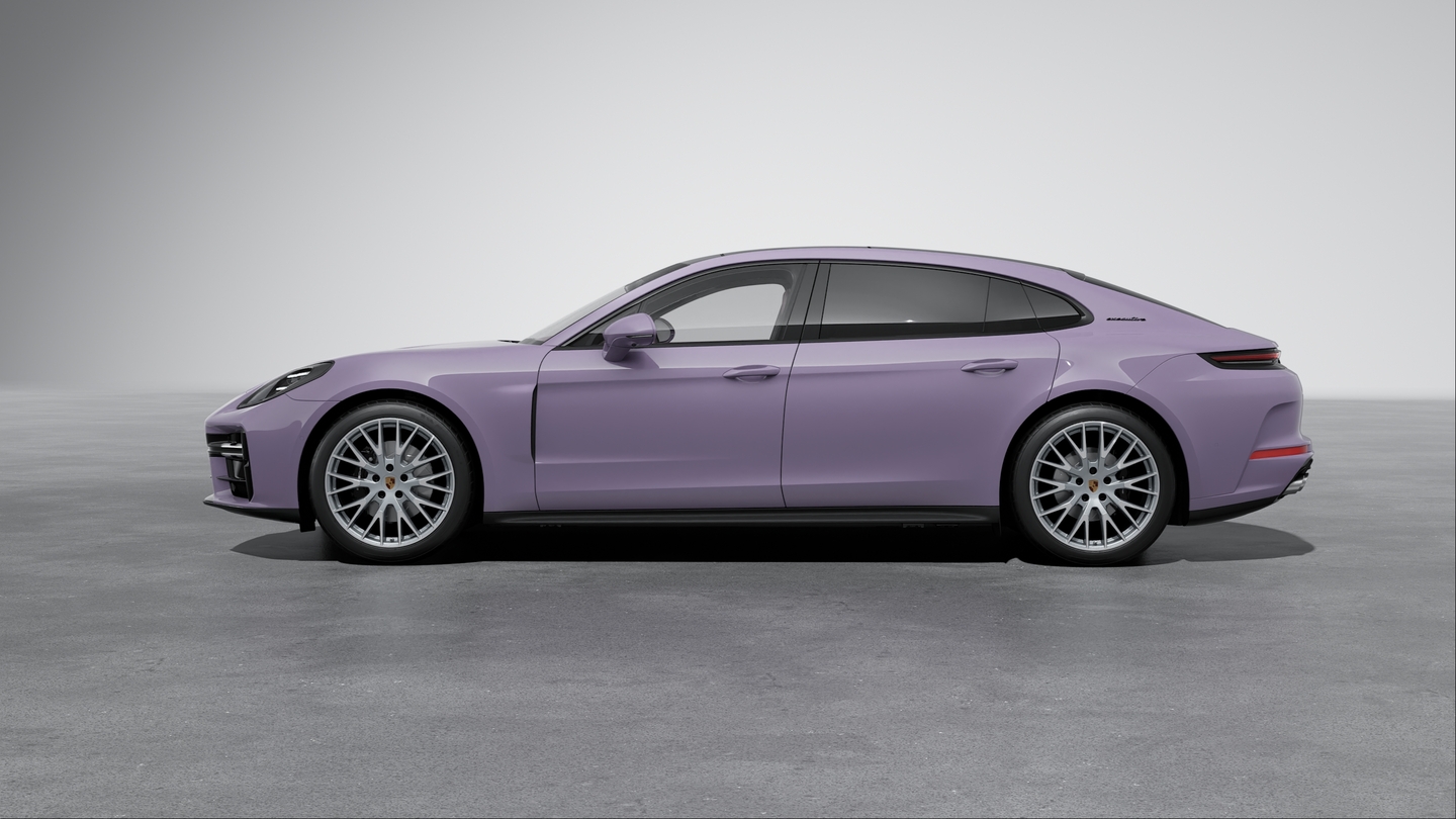 Exterior Package painted in Black (high-gloss)