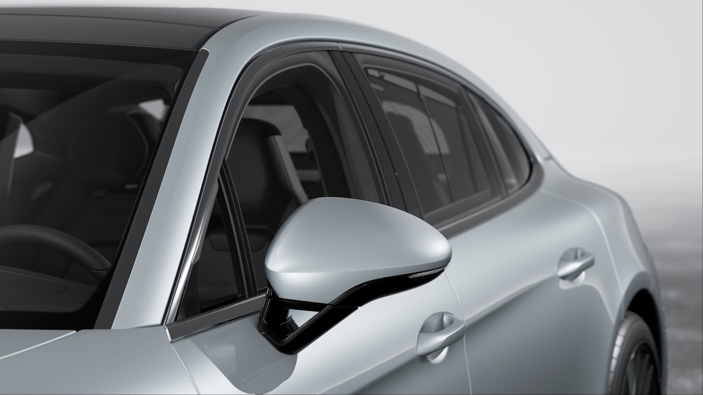 Exterior Mirror Lower Trims painted in Exterior Colour including Mirror Base painted in Black (high-gloss)