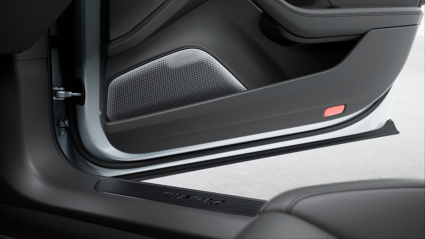 Burmester® 高端 3D 环绕声音响系统