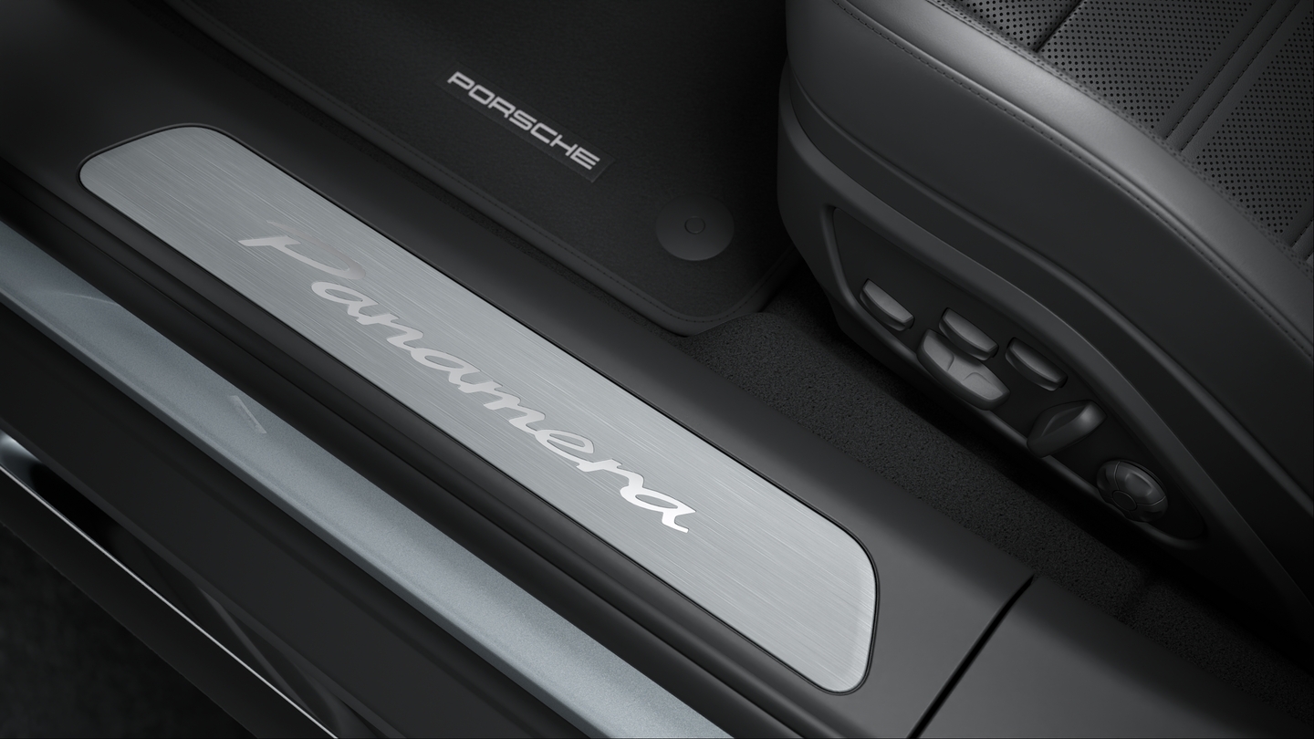 带记忆功能组件的前排自适应运动型座椅 (18 向电动调节)