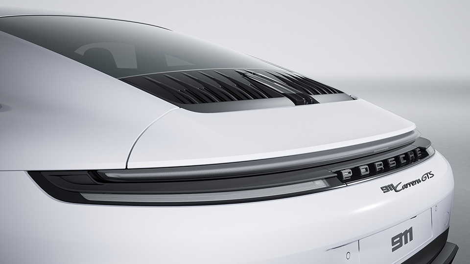 带 “PORSCHE” 标志的条形尾灯