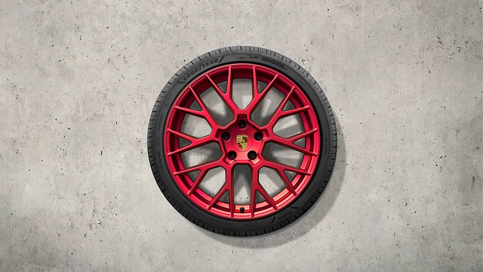20/21 英寸 RS Spyder Design 冬季车轮和轮胎套件，喷涂为焦红色