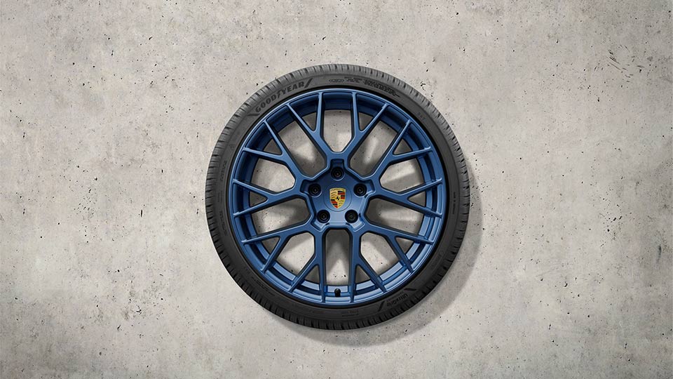 20/21 英寸 RS Spyder Design 冬季车轮和轮胎套件，喷涂为靛蓝色