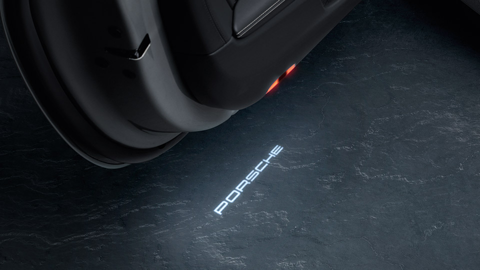 “PORSCHE” 标志 LED 车门礼宾灯
