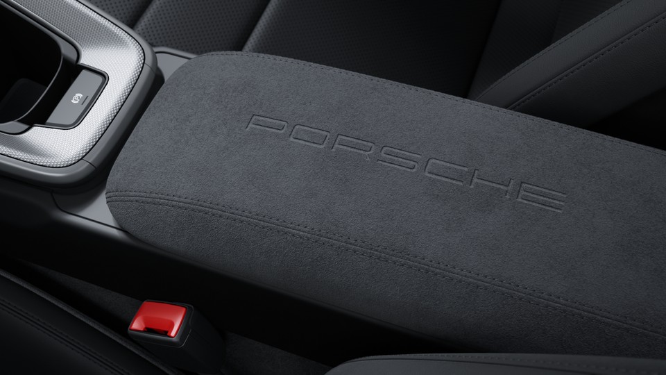 Race-Tex 面料储物箱盖上的 “PORSCHE” 标志