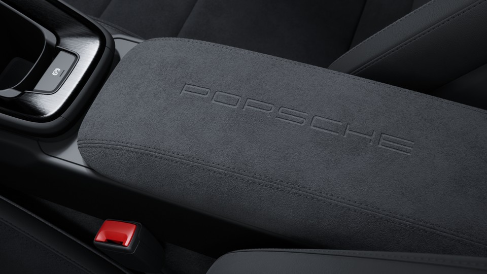 Race-Tex 面料储物箱盖上的 “PORSCHE” 标志