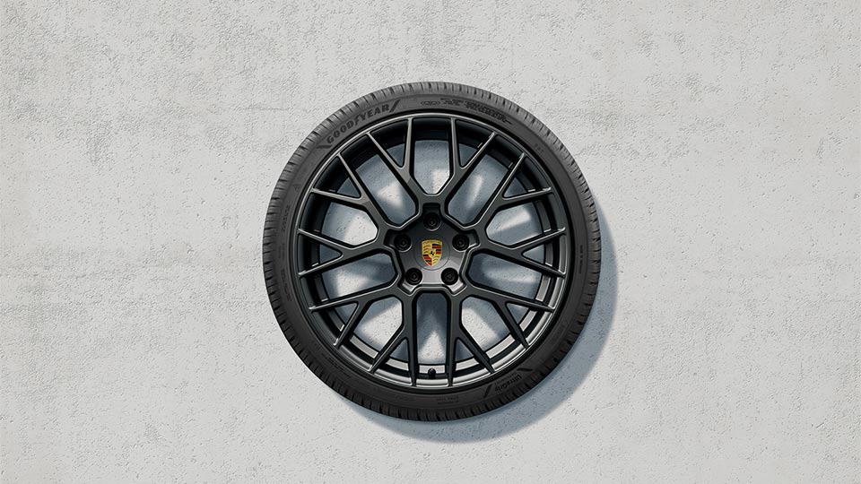 20/21 英寸 RS Spyder Design 冬季车轮和轮胎套件，喷涂为炭灰色