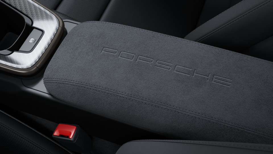 Race-Tex 面料储物箱盖上的 “PORSCHE” 标志