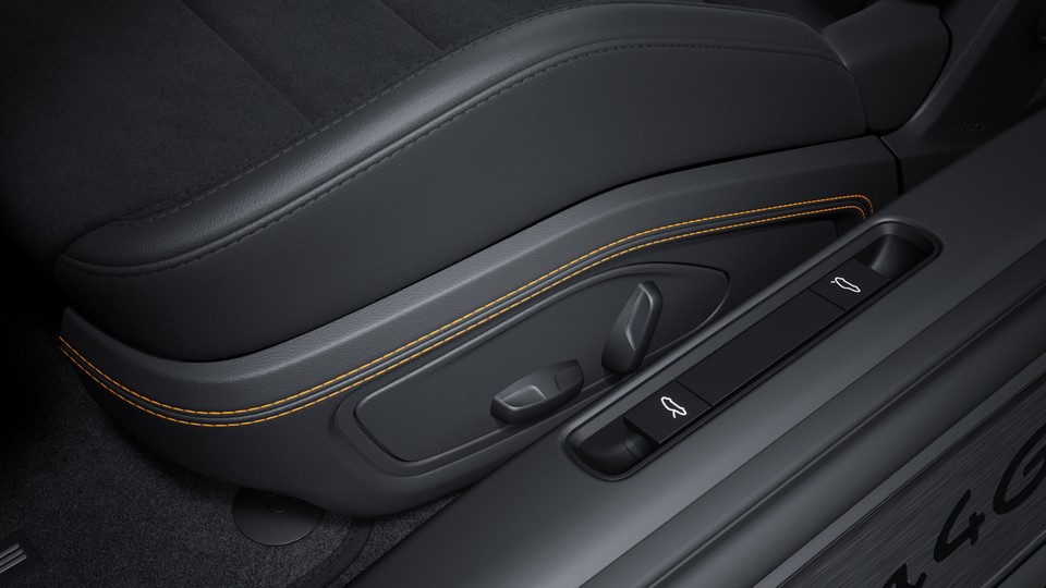Seat consoles leather with coloured decorative stitching