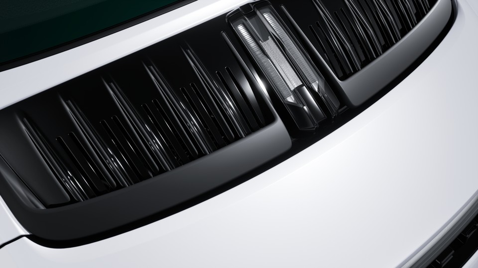 Engine compartment lid painted in Titanium Grey with badge in carbon