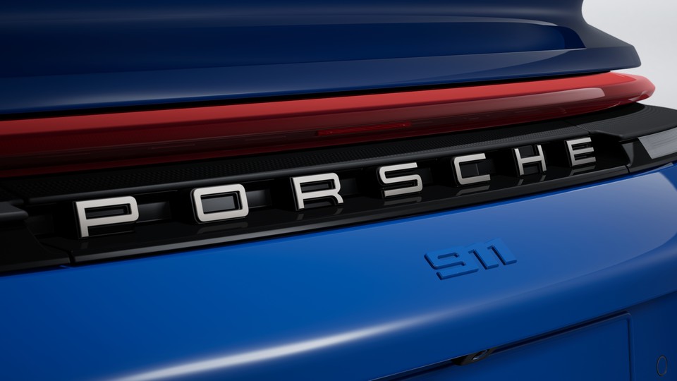 ‘911’ logo painted in exterior colour