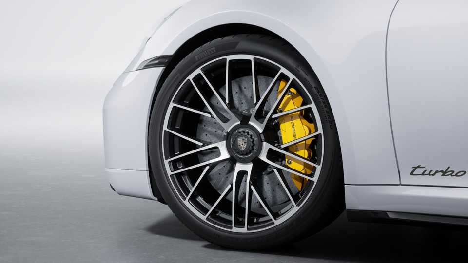 Wheels painted in Black (high-gloss) with brightly polished wheel centre