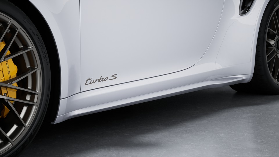 Side skirts painted in exterior colour