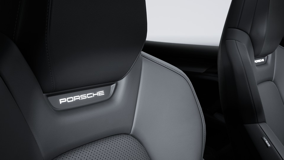 前排座椅带照明 “PORSCHE” 标志