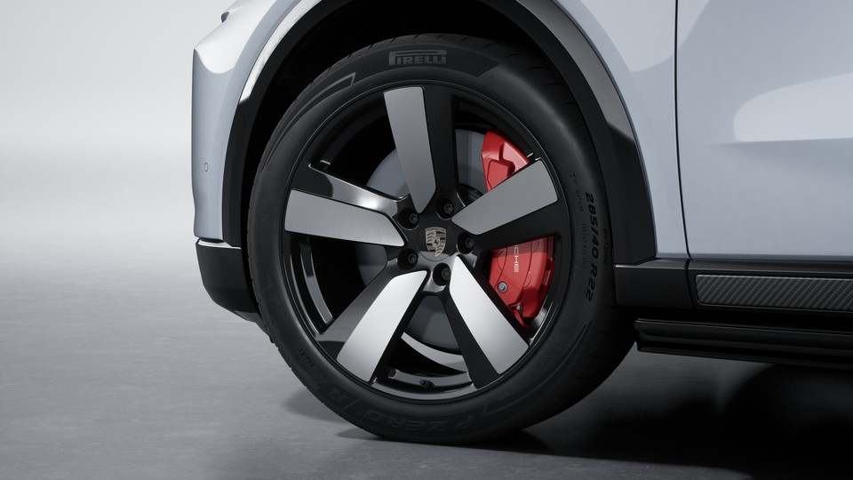 Wheels painted in Black (high-gloss) with brightly polished wheel centre