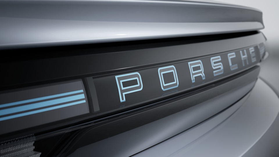 Tinted taillight strip with ‘PORSCHE’ lettering in Glacier Iceblue